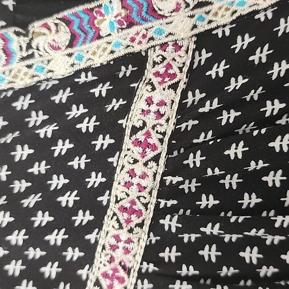 B SKIES ARE BLUE TOP - Picture 4 of 11